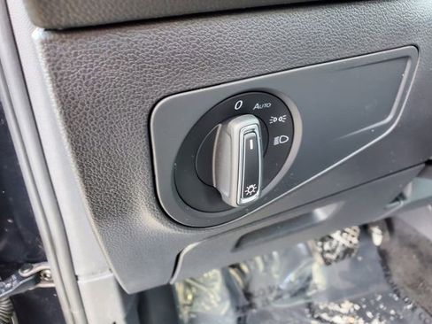 Used 2022 Volkswagen Tiguan SE w/ Panoramic Sunroof Package image 22