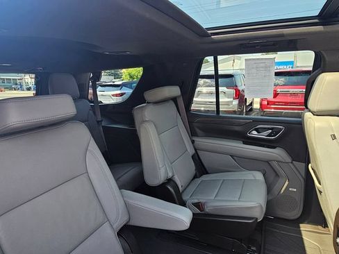 Used 2022 Chevrolet Tahoe Z71 w/ Luxury Package AWD/4WD image 23
