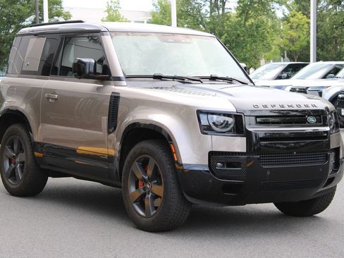 Used 2023 Land Rover Defender 90 X AWD/4WD image 3