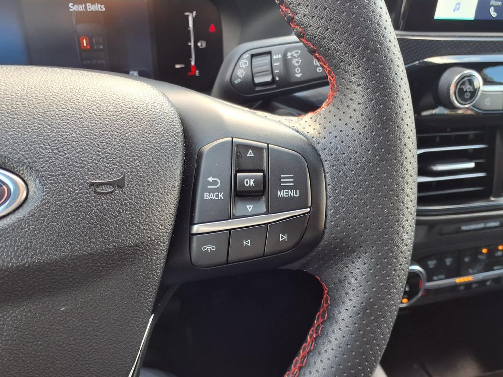 Used 2025 Ford Escape ST-Line Select AWD/4WD image 17