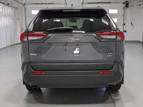 Used 2019 Toyota RAV4 LE image 8