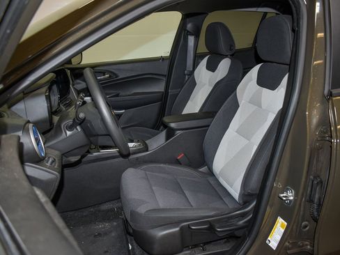 Used 2024 Chevrolet Trax LS w/ LS Convenience Package image 20