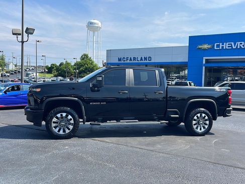 Used 2022 Chevrolet Silverado 2500 Custom w/ Custom Value Package AWD/4WD image 2