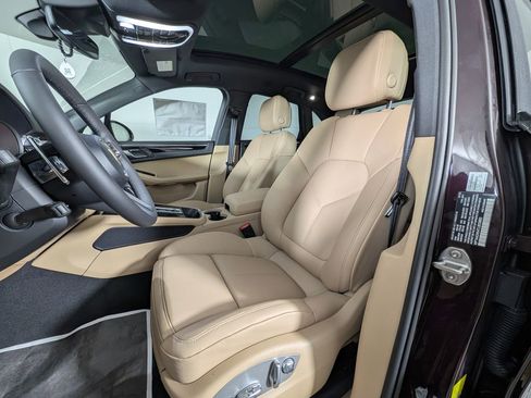 New 2026 Porsche Macan image 5