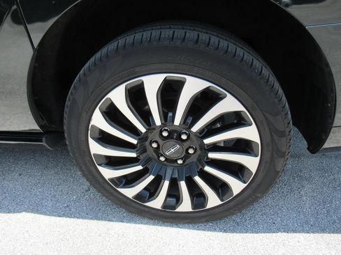 Used 2023 Lincoln Navigator L Black Label AWD/4WD image 9