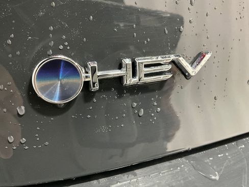 Used 2025 Toyota Camry SE image 9