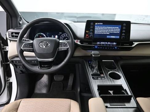 Used 2021 Toyota Sienna Limited w/ Protection Package (TMS) FWD image 11