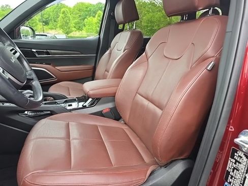 Certified 2023 Kia Telluride EX w/ EX Captain's Chair Package AWD/4WD image 11