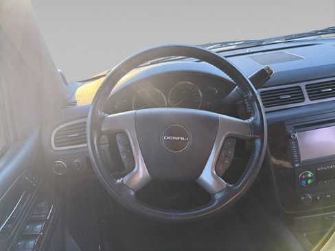 Used 2014 GMC Yukon XL Denali image 12