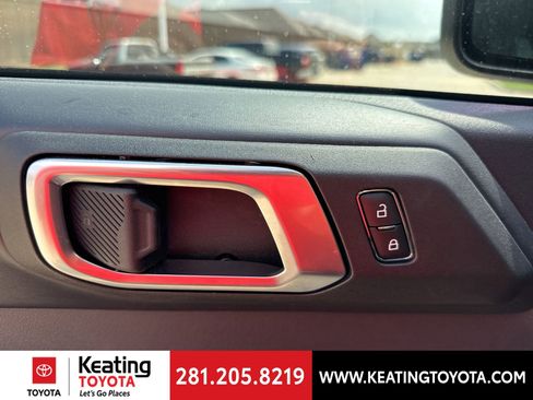 Used 2025 Ford Bronco Badlands image 12