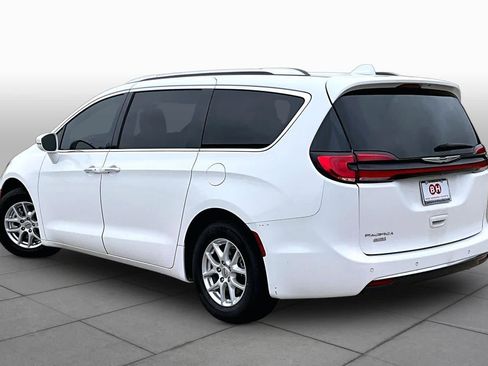 Used 2021 Chrysler Pacifica Touring-L FWD image 11