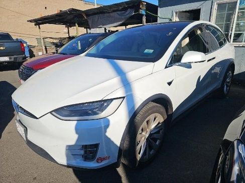 Used 2017 Tesla Model X 75D image 1