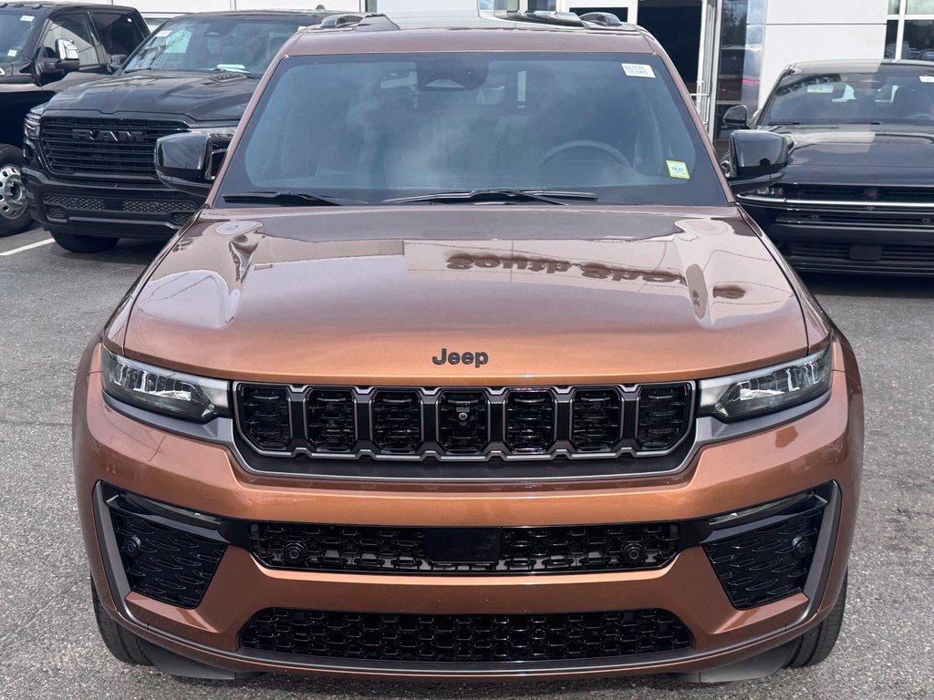 Used 2026 Jeep Grand Cherokee Limited AWD/4WD image 2