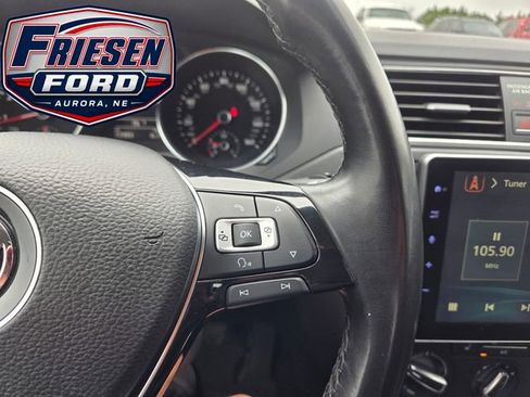 Used 2017 Volkswagen Jetta SE FWD image 16