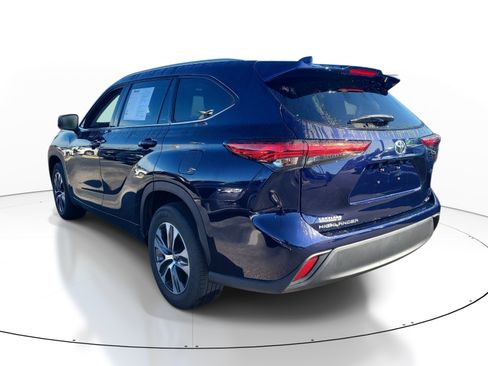 Used 2022 Toyota Highlander XLE FWD image 6