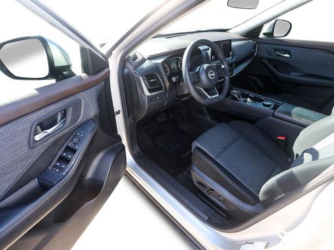 Used 2023 Nissan Rogue SV image 13