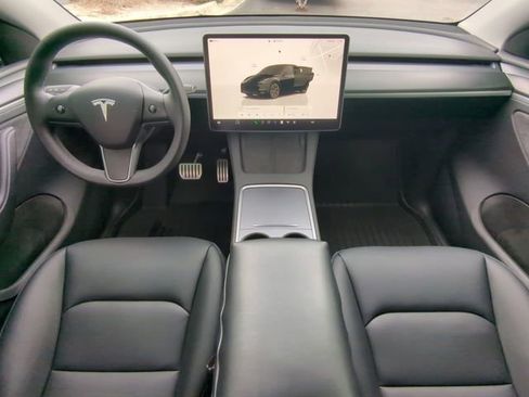 Used 2025 Tesla Model Y Performance image 18