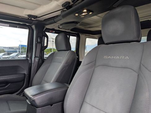Used 2019 Jeep Wrangler Unlimited Sahara w/ Uconnect 4C Nav & Sound Group AWD/4WD image 24