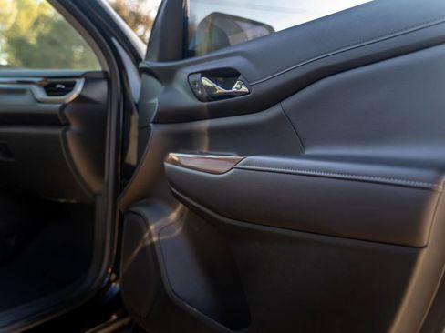 Used 2021 GMC Acadia SLE image 13