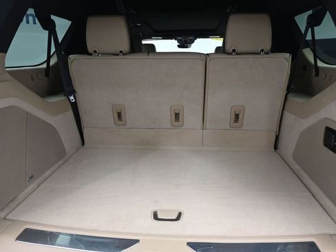 Used 2022 Cadillac Escalade ESV Premium Luxury image 14