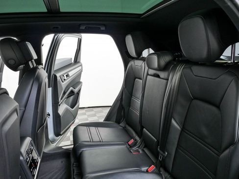 Certified 2023 Porsche Cayenne AWD/4WD image 22