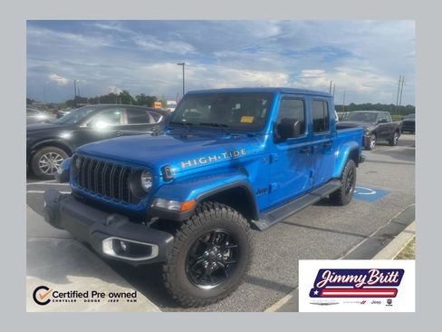 Used 2025 Jeep Gladiator Sport AWD/4WD image 1