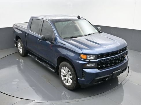Used 2019 Chevrolet Silverado 1500 Custom w/ Custom Value Package AWD/4WD image 17