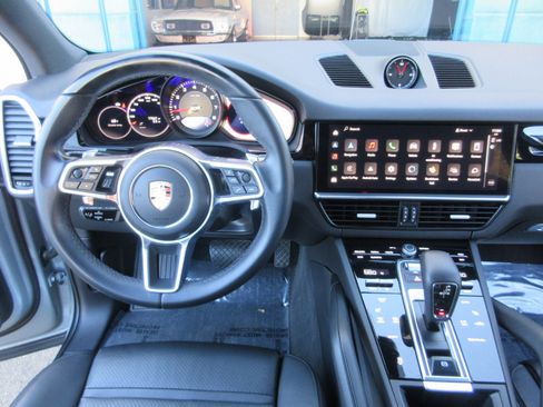 Used 2023 Porsche Cayenne image 48