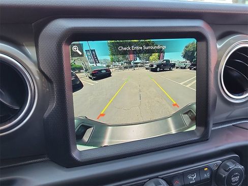 Used 2022 Jeep Gladiator Overland w/ Trailer Tow Package image 10