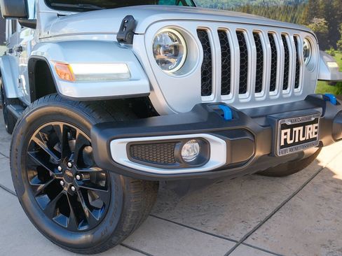 Used 2023 Jeep Wrangler Unlimited Sahara w/ Cold Weather Group AWD/4WD image 7
