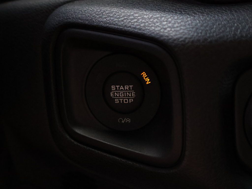 Used 2024 Jeep Wrangler Unlimited AWD/4WD image 30