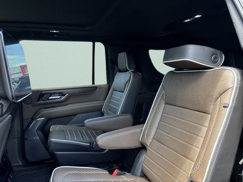 New 2026 GMC Yukon XL Denali Ultimate w/ LPO, Illumination Package AWD/4WD image 24
