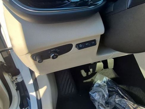 Certified 2021 Buick Envision Avenir image 34