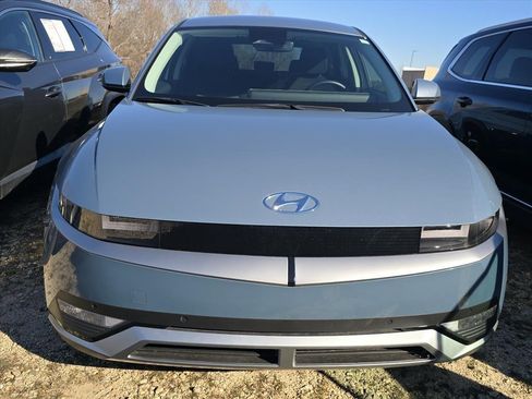 Used 2024 Hyundai Ioniq 5 SEL image 2