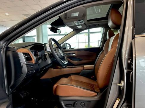 Used 2024 Nissan Rogue Platinum w/ Platinum Premium Package FWD image 26