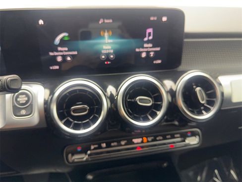 Used 2022 Mercedes-Benz GLB 250 w/ Premium Package Lite image 59