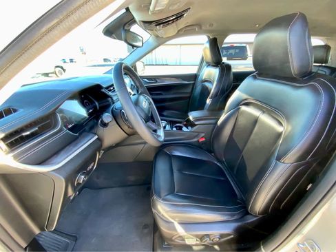 Used 2023 Jeep Grand Cherokee Limited image 23