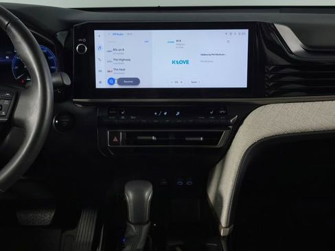 Used 2025 Toyota Camry XLE FWD image 22