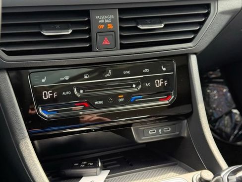 New 2026 Volkswagen Jetta SE FWD image 15