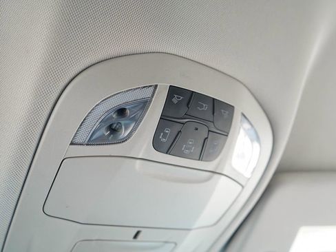 Used 2024 Chrysler Pacifica Touring-L image 23