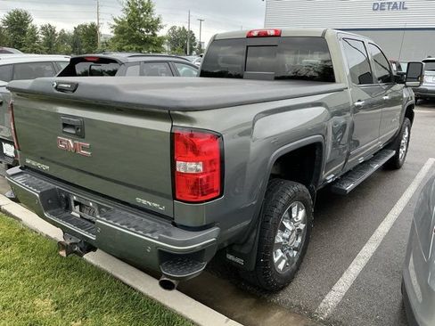 Used 2017 GMC Sierra 2500 Denali w/ Suspension Package, Off-Road AWD/4WD image 7