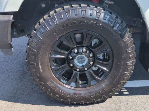 Used 2022 Ford F350 Lariat w/ Tremor Off-Road Package AWD/4WD image 28