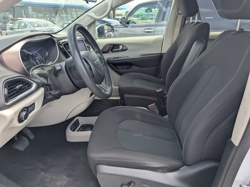 Used 2022 Chrysler Voyager LX FWD image 15