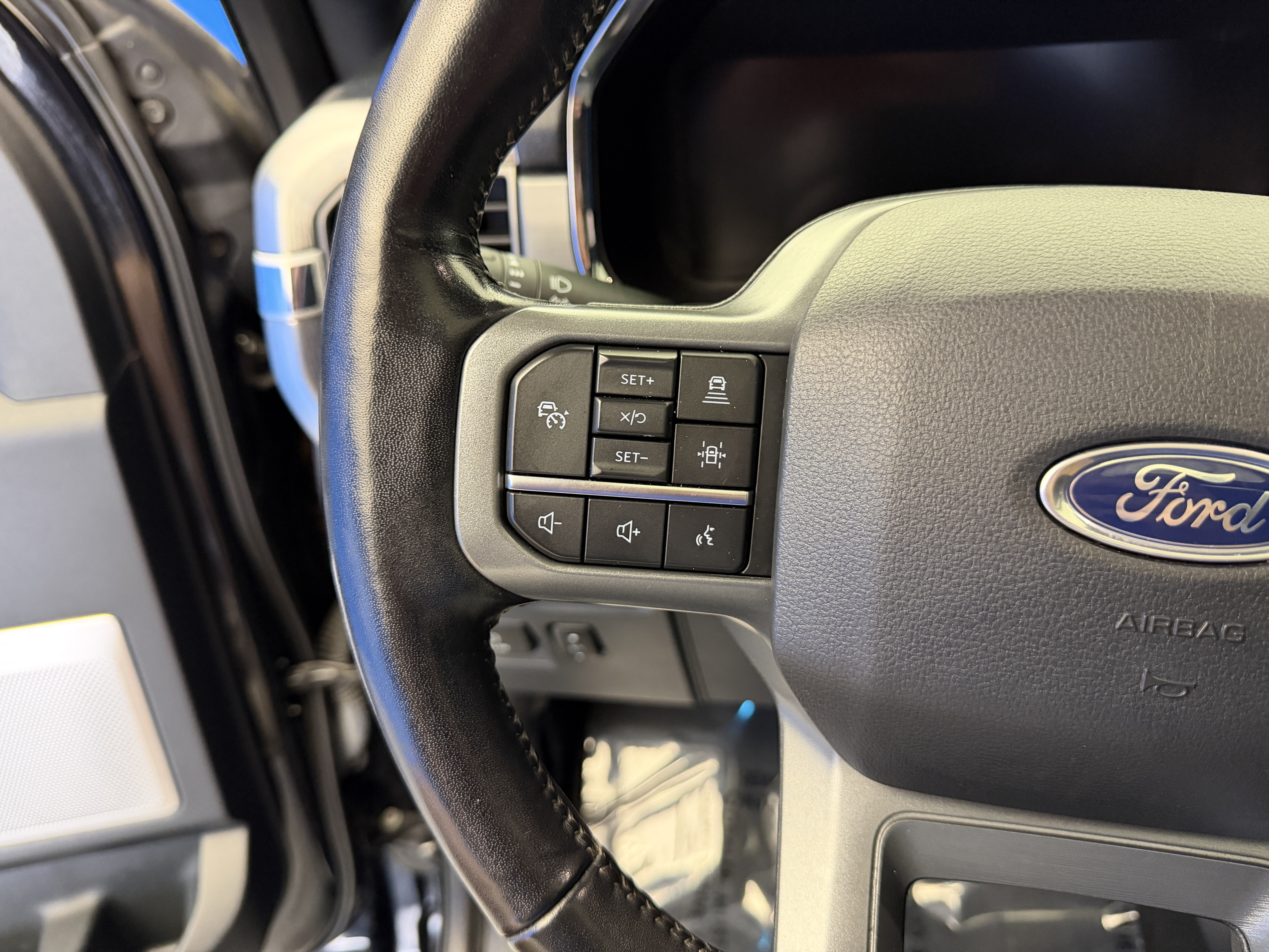 Used 2022 Ford F150 Lariat w/ Equipment Group 502A High AWD/4WD image 16