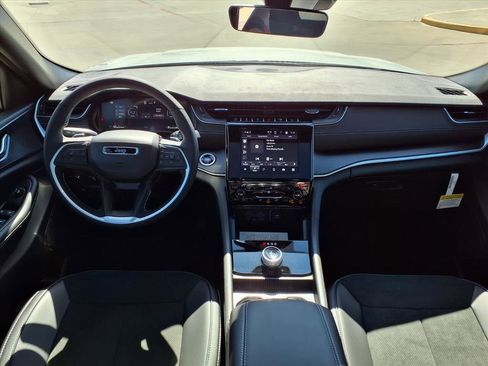 New 2025 Jeep Grand Cherokee L Altitude image 7