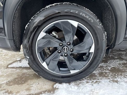 Used 2024 Nissan Rogue SV image 47