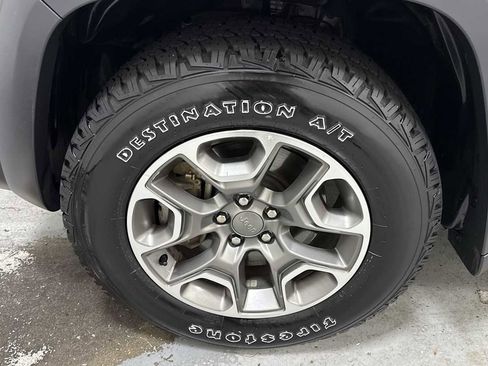 Used 2020 Jeep Cherokee Trailhawk w/ Cold Weather Group image 10