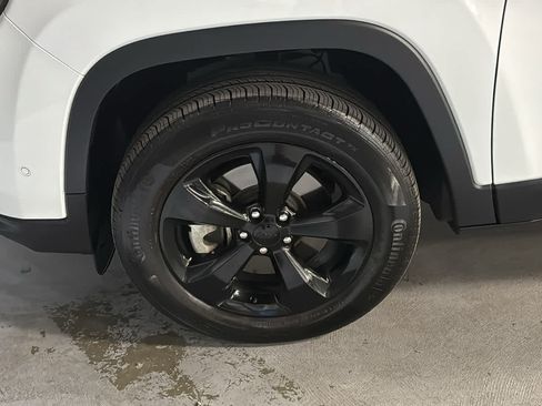 Certified 2023 Jeep Cherokee Altitude Lux w/ Mopar Interior Package AWD/4WD image 9