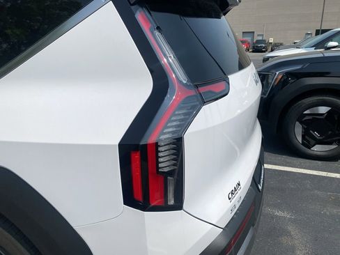 New 2026 Kia EV9 Wind image 8