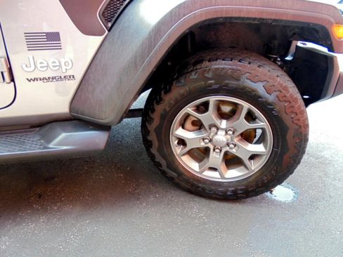 Used 2020 Jeep Wrangler Unlimited Sport image 25